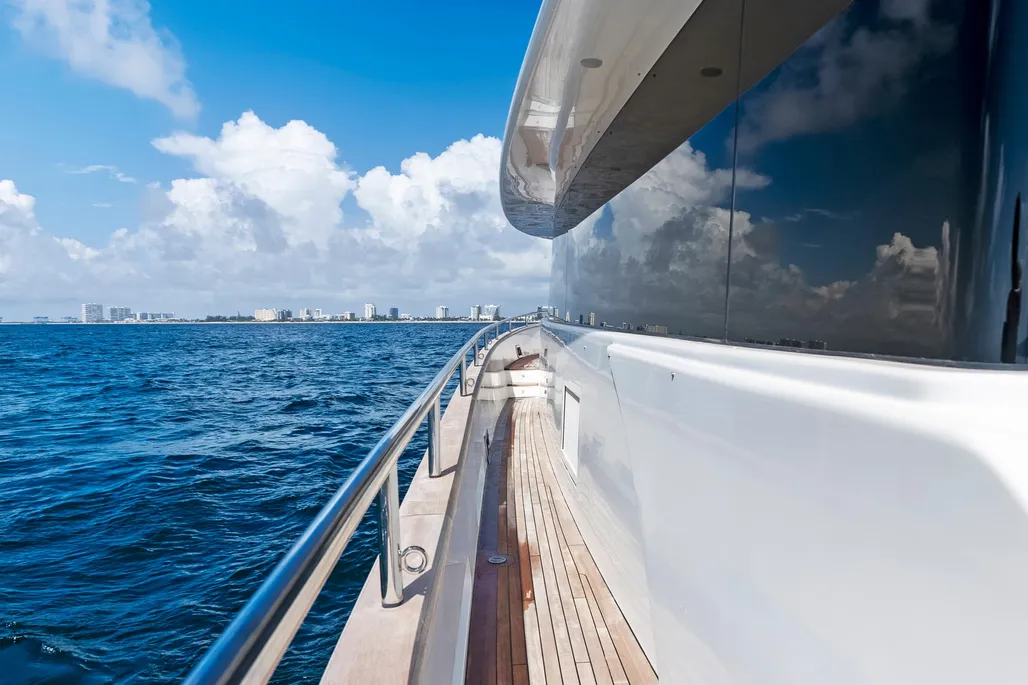 Yacht Photo 45